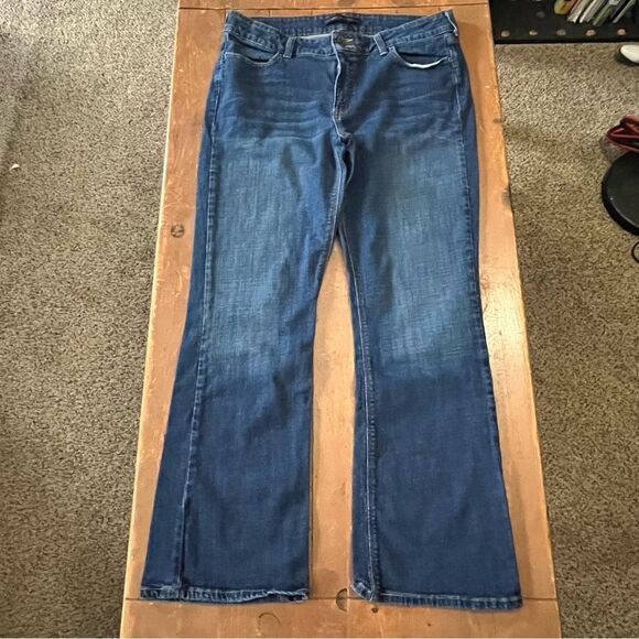 Levi’s 526 Slender Bootcut Jeans - Picture 1 of 9
